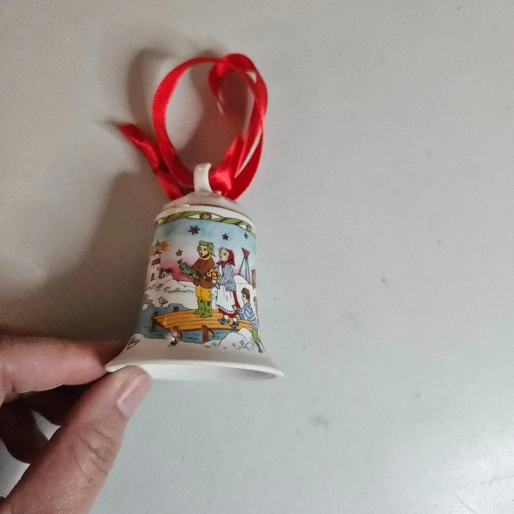 Hutschenreuther 2006 Christmas Bell Ole Winther Beim Leuchtturm Porcelain Boxed